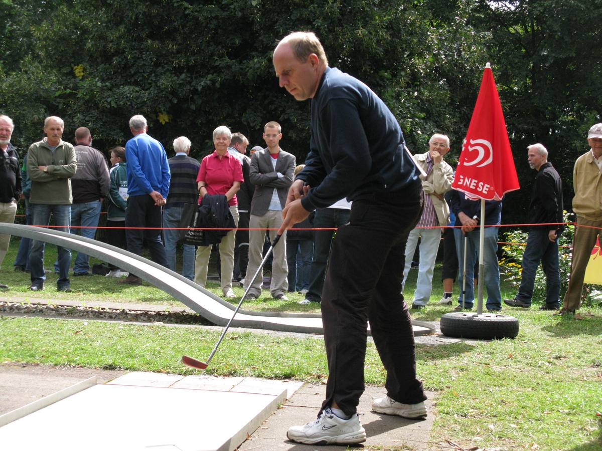 Hahn/Wageck gewinnen Team-Minigolf in Mannheim-Sandhofen